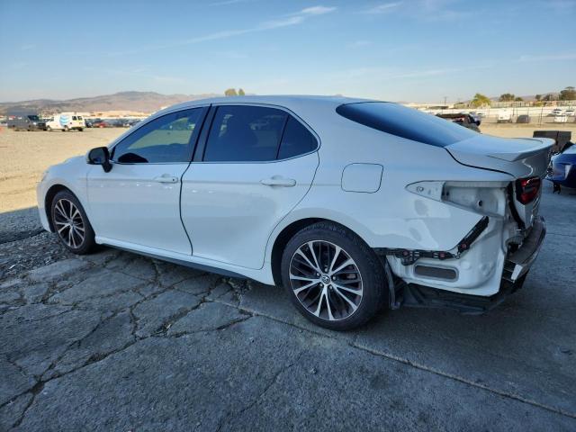 JTNB11HK8J3063134 - 2018 TOYOTA CAMRY L WHITE photo 2