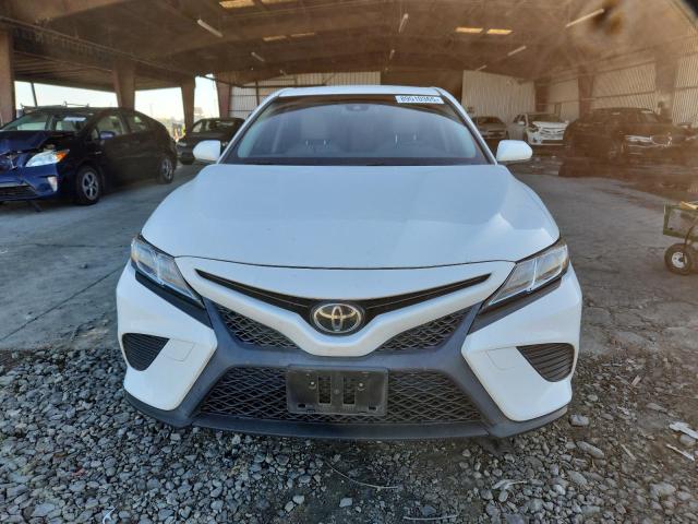 JTNB11HK8J3063134 - 2018 TOYOTA CAMRY L WHITE photo 5