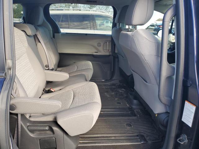 5TDKSKFC5NS060117 - 2022 TOYOTA SIENNA LE BLUE photo 11