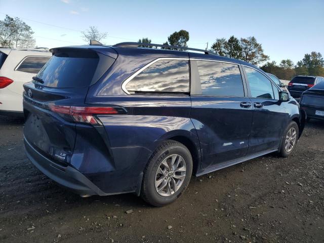 5TDKSKFC5NS060117 - 2022 TOYOTA SIENNA LE BLUE photo 3