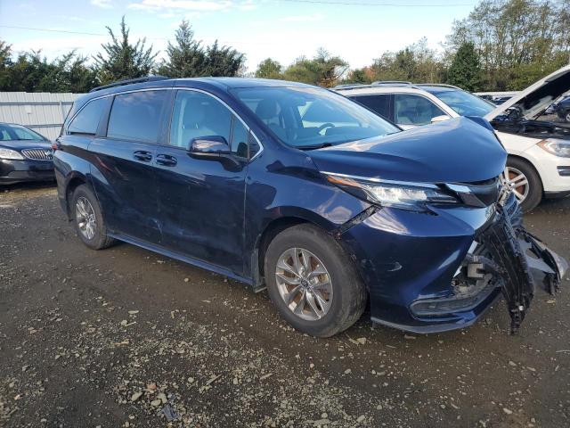 5TDKSKFC5NS060117 - 2022 TOYOTA SIENNA LE BLUE photo 4
