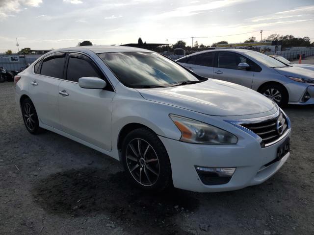1N4AL3AP8DC158749 - 2013 NISSAN ALTIMA 2.5 WHITE photo 4