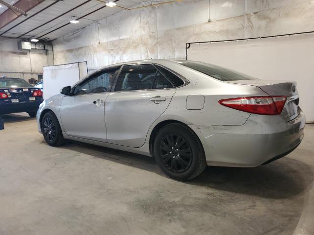 4T4BF1FK8GR532431 - 2016 TOYOTA CAMRY LE SILVER photo 2
