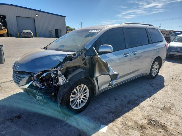 2016 TOYOTA SIENNA XLE, 