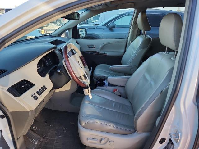 5TDYK3DC1CS260573 - 2012 TOYOTA SIENNA XLE 白色 照片 7