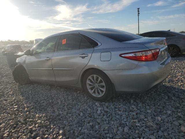 4T1BF1FK1HU398034 - 2017 TOYOTA CAMRY LE 银色 照片 2