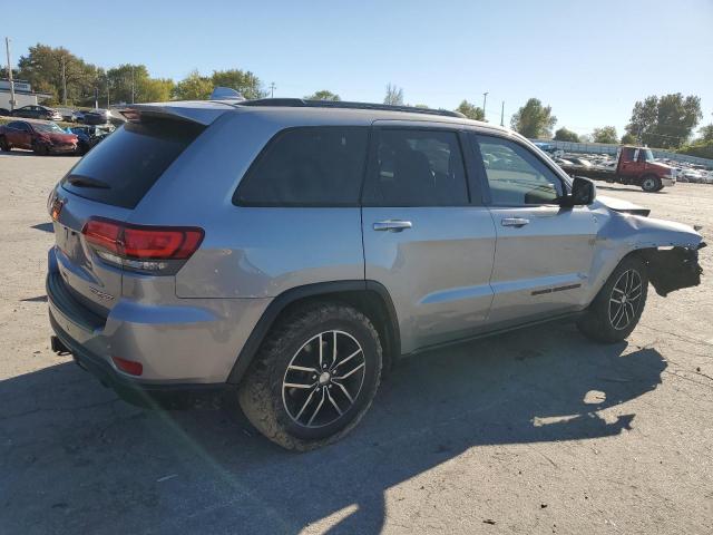 1C4RJFLGXJC199297 - 2018 JEEP GRAND CHER TRAILHAWK Silber Foto 3