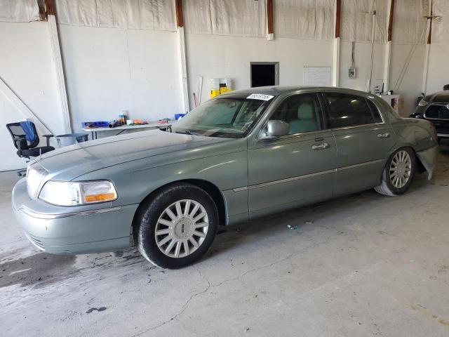 2005 LINCOLN TOWN CAR SIGNATURE, 