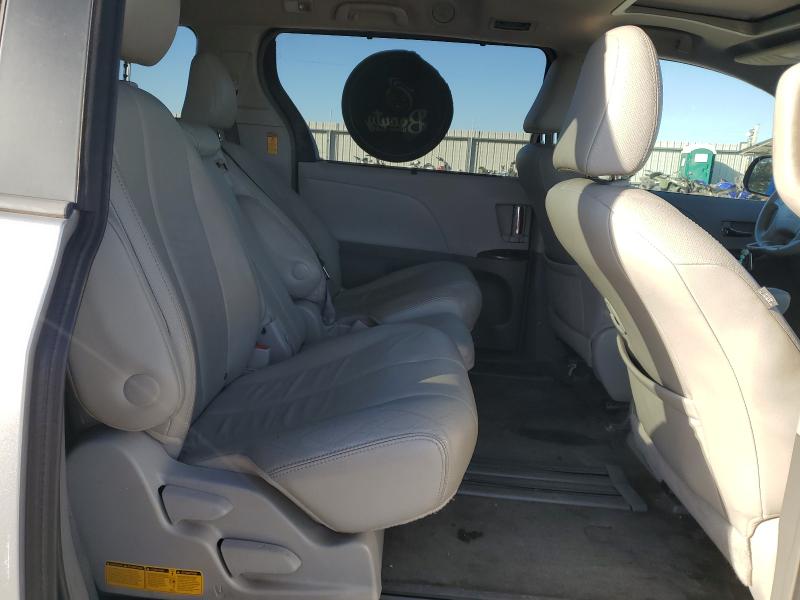 5TDYK3DC3ES423906 - 2014 TOYOTA SIENNA XLE SILVER photo 11