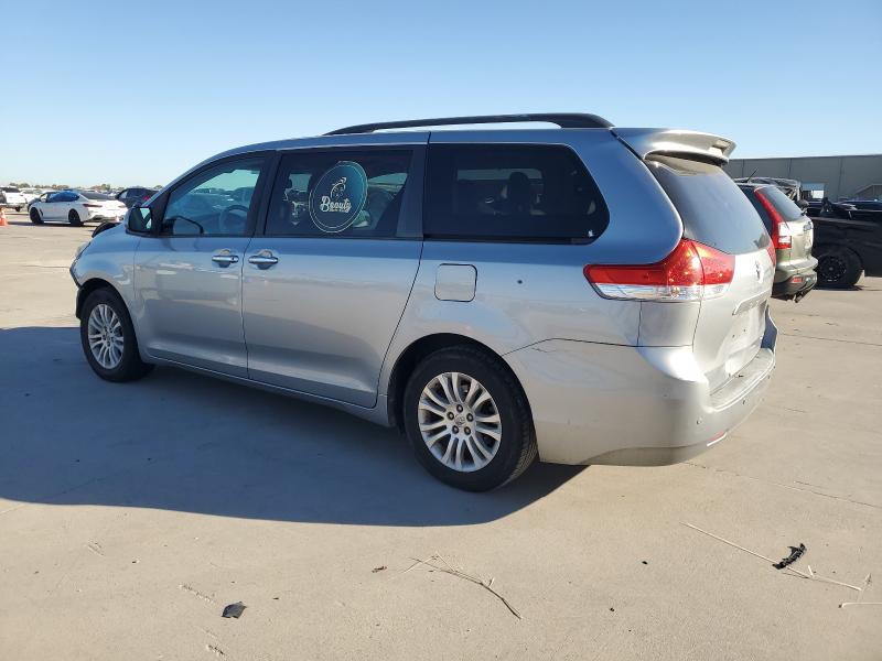 5TDYK3DC3ES423906 - 2014 TOYOTA SIENNA XLE SILVER photo 2
