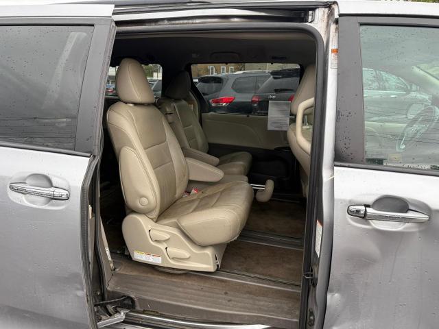 5TDYZ3DC4JS910554 - 2018 TOYOTA SIENNA XLE 银色 照片 6