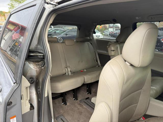 5TDYZ3DC4JS910554 - 2018 TOYOTA SIENNA XLE 银色 照片 7