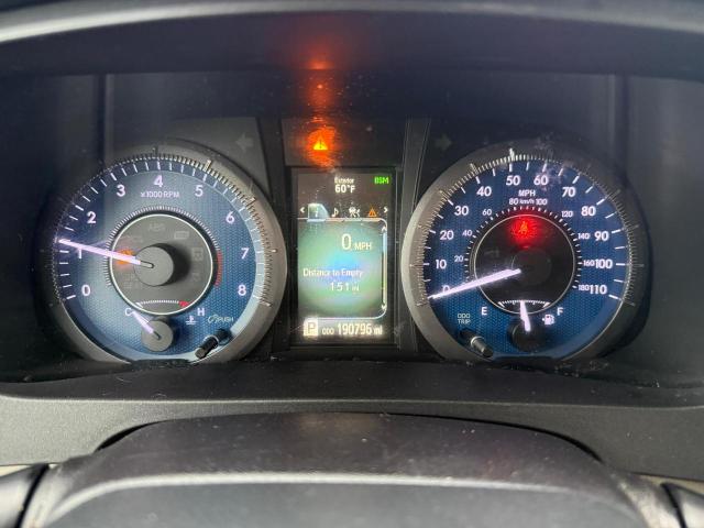 5TDYZ3DC4JS910554 - 2018 TOYOTA SIENNA XLE 银色 照片 8