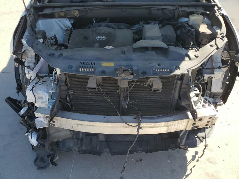 5TDKZRFH5JS528647 - 2018 TOYOTA HIGHLANDER SE თეთრი ფოტო 11