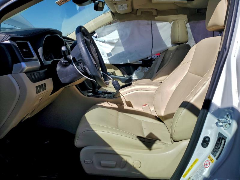 5TDKZRFH5JS528647 - 2018 TOYOTA HIGHLANDER SE თეთრი ფოტო 7