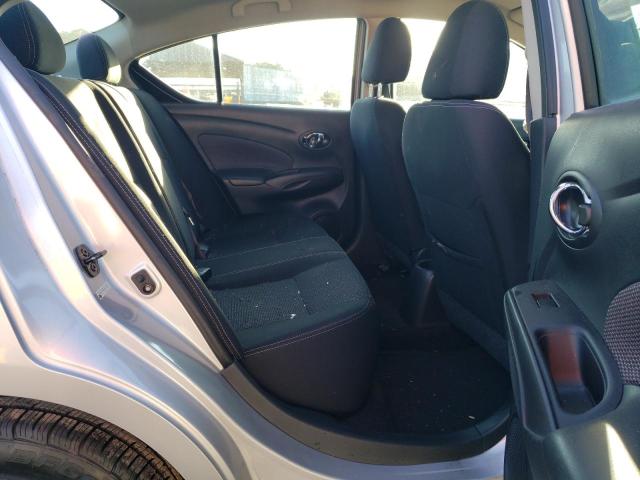 3N1CN7AP2JL860928 - 2018 NISSAN VERSA S Gümüş foto 10