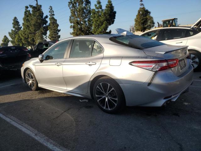 4T1J31AK6LU533402 - 2020 TOYOTA CAMRY SE SILVER photo 2