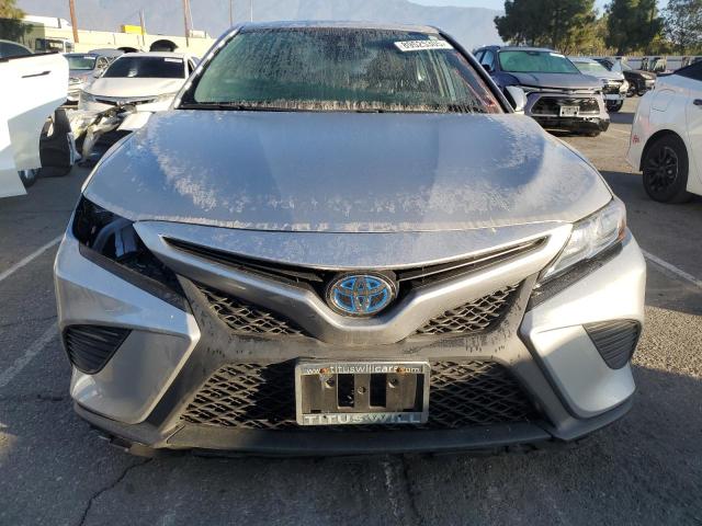 4T1J31AK6LU533402 - 2020 TOYOTA CAMRY SE SILVER photo 5