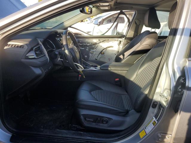 4T1J31AK6LU533402 - 2020 TOYOTA CAMRY SE SILVER photo 7