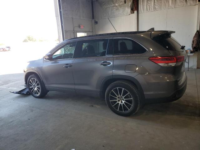 5TDJZRFH8JS544787 - 2018 TOYOTA HIGHLANDER SE Серый фото 2
