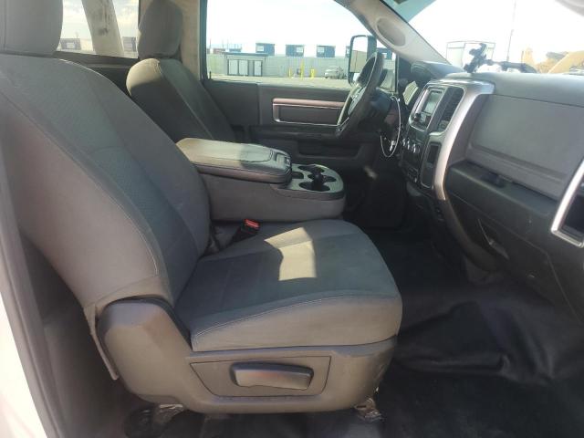 3C7WRMDL9HG572562 - 2017 RAM 5500 Beyaz fotoğraf 10