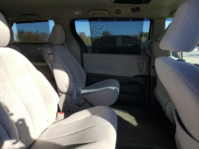 5TDKK3DC4DS390077 - 2013 TOYOTA SIENNA LE WHITE photo 11