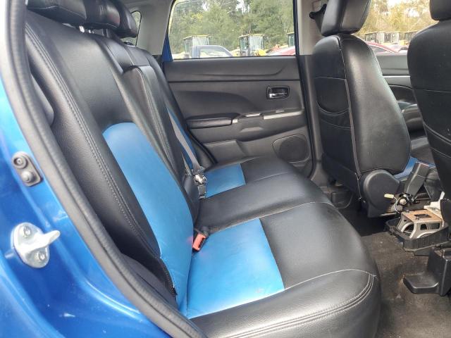 JA4AP3AU3JZ012282 - 2018 MITSUBISHI OUTLANDER ES BLUE photo 11