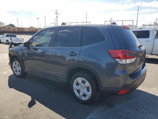 JF2SKAAC8PH511485 - 2023 SUBARU FORESTER GRAY photo 2