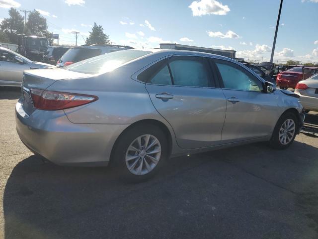 4T1BF1FK7HU813339 - 2017 TOYOTA CAMRY LE 银色 照片 3