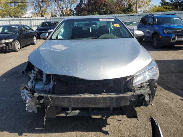 4T1BF1FK7HU813339 - 2017 TOYOTA CAMRY LE 银色 照片 5