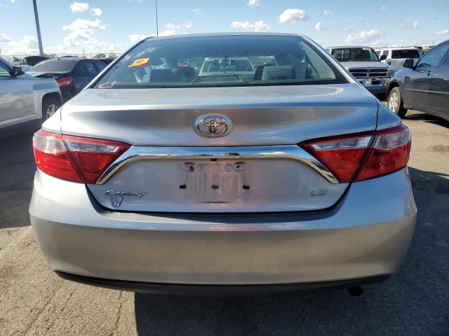 4T1BF1FK7HU813339 - 2017 TOYOTA CAMRY LE 银色 照片 6