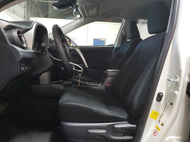 JTMZFREV3HJ703905 - 2017 TOYOTA RAV4 LE Blanco foto 7