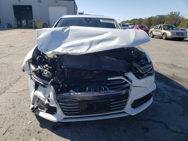 WAUG3AFC5JN016421 - 2018 AUDI A6 PREMIUM PLUS Weiß Foto 5