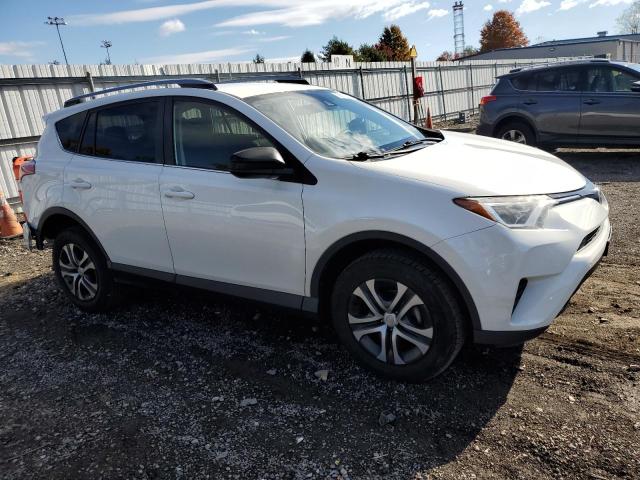 JTMBFREV7HJ121680 - 2017 TOYOTA RAV4 LE Ақ фото 4