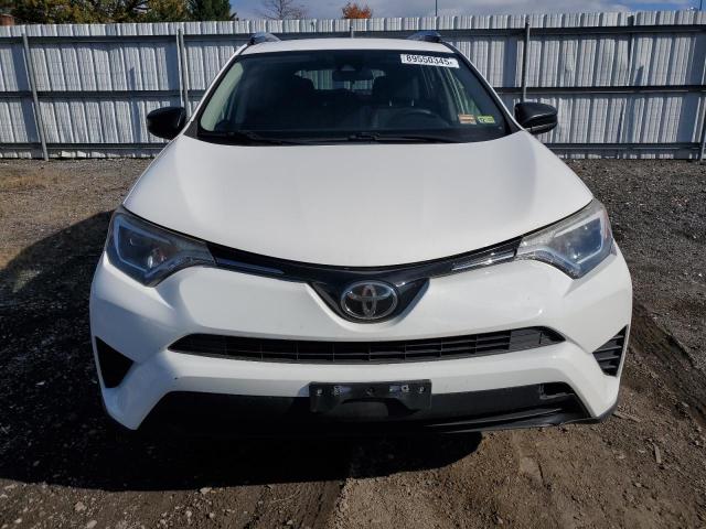 JTMBFREV7HJ121680 - 2017 TOYOTA RAV4 LE Ақ фото 5