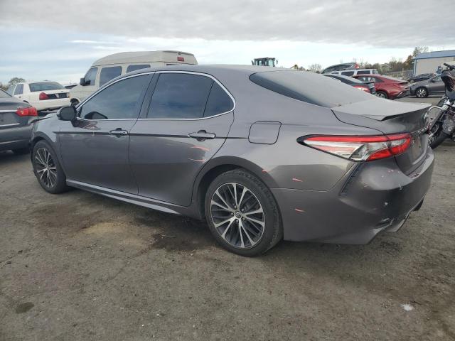 4T1B11HK4JU613617 - 2018 TOYOTA CAMRY L 灰色 照片 2