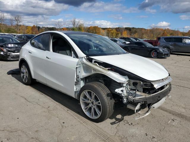 5YJYGDEEXLF032213 - 2020 TESLA MODEL Y WHITE photo 4
