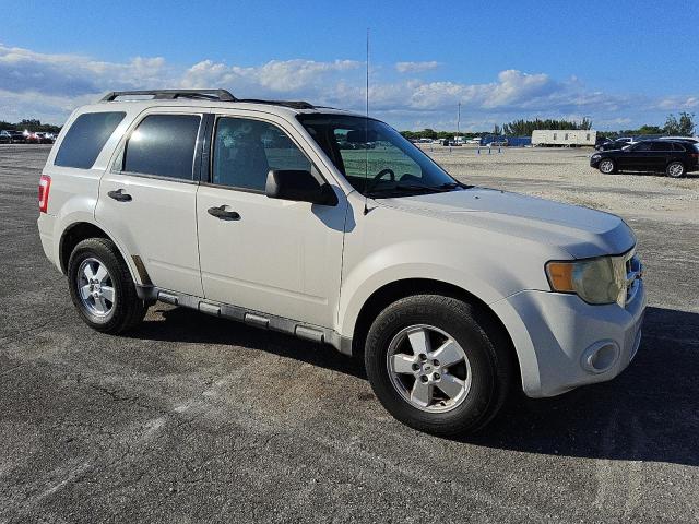 1FMCU9D73AKB52787 - 2010 FORD ESCAPE XLT Biały zdjęcie 4