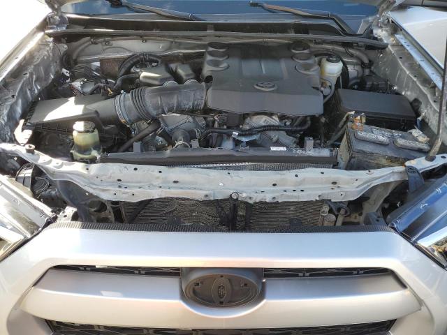 JTEEU5JR5P5289017 - 2023 TOYOTA 4RUNNER SR5 SILVER photo 12