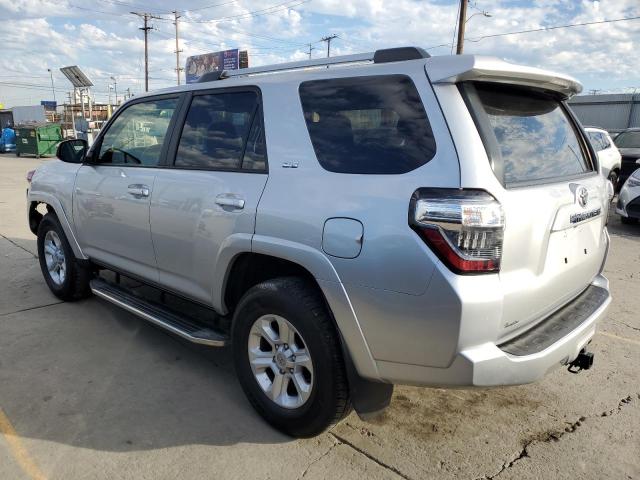 JTEEU5JR5P5289017 - 2023 TOYOTA 4RUNNER SR5 SILVER photo 2
