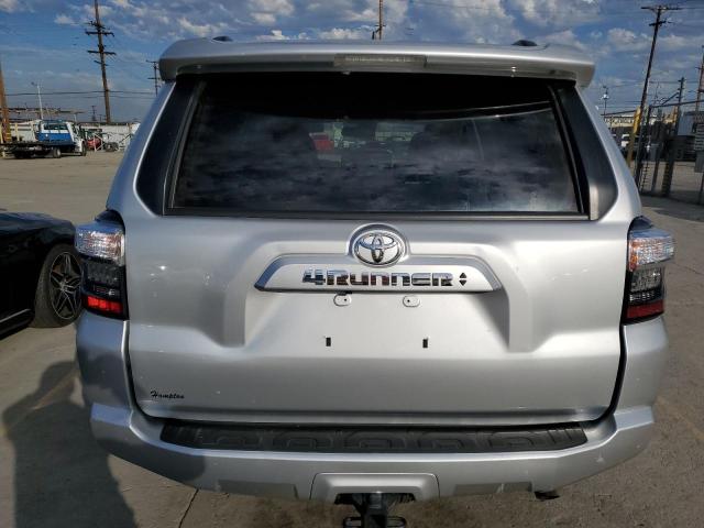 JTEEU5JR5P5289017 - 2023 TOYOTA 4RUNNER SR5 SILVER photo 6