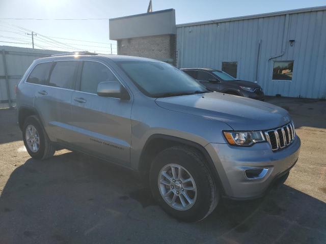 1C4RJEAG9JC480391 - 2018 JEEP GRAND CHER LAREDO Argent photo 4