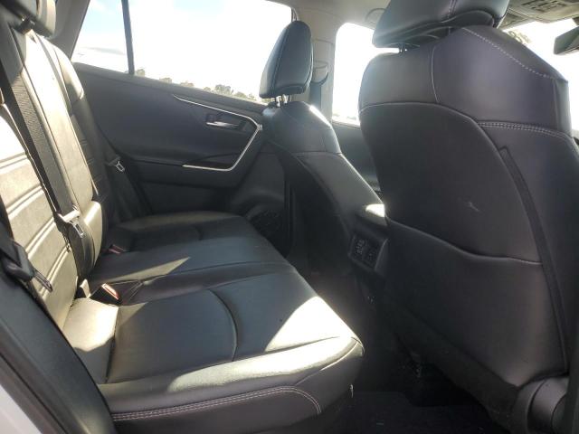 2T3DWRFV7LW065581 - 2020 TOYOTA RAV4 LIMITED WHITE photo 11