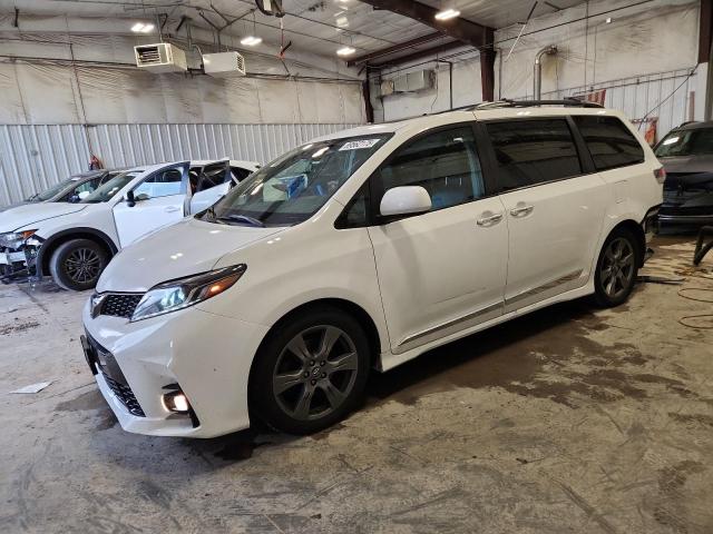 2018 TOYOTA SIENNA SE, null