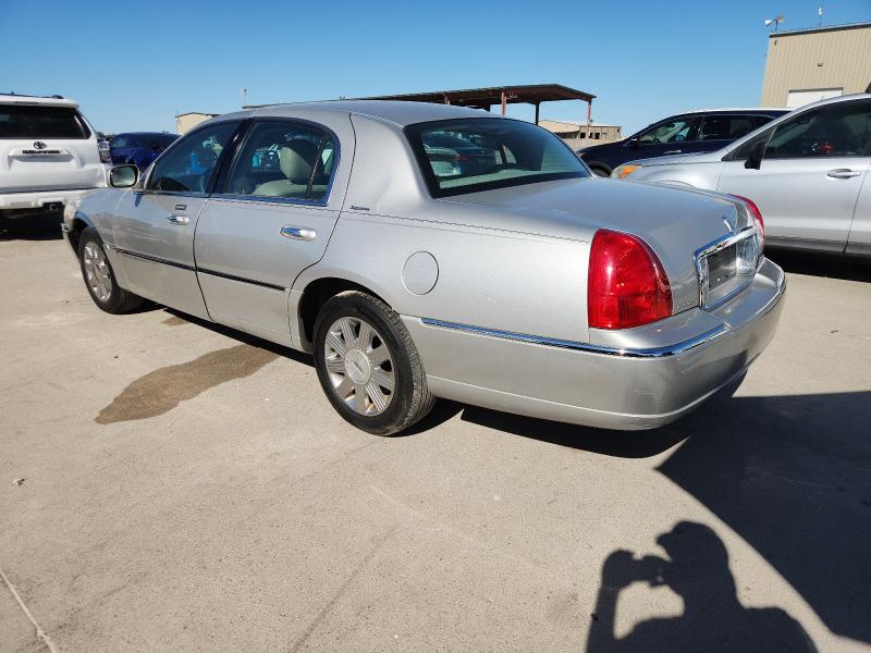 1LNHM81W57Y631150 - 2007 LINCOLN TOWN CAR SIGNATURE Сріблястий фото 2