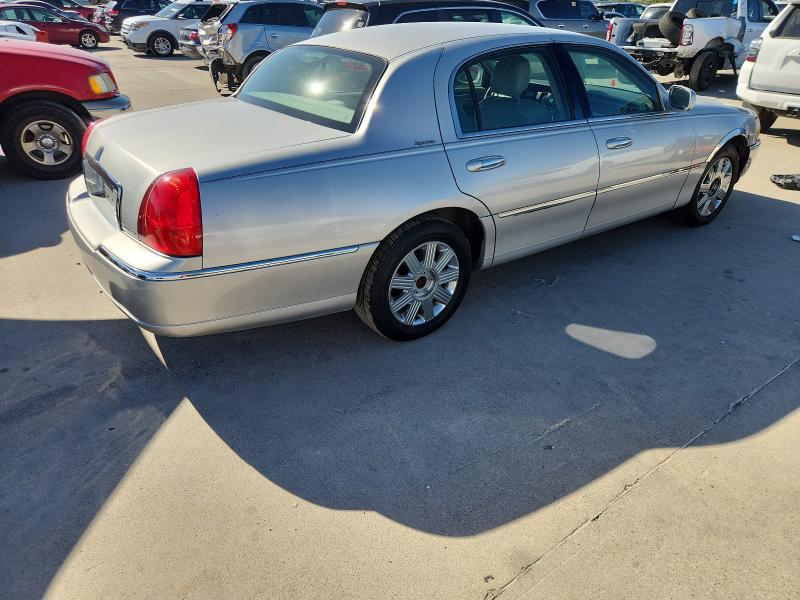 1LNHM81W57Y631150 - 2007 LINCOLN TOWN CAR SIGNATURE Сріблястий фото 3