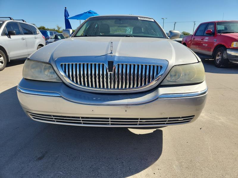 1LNHM81W57Y631150 - 2007 LINCOLN TOWN CAR SIGNATURE Сріблястий фото 5