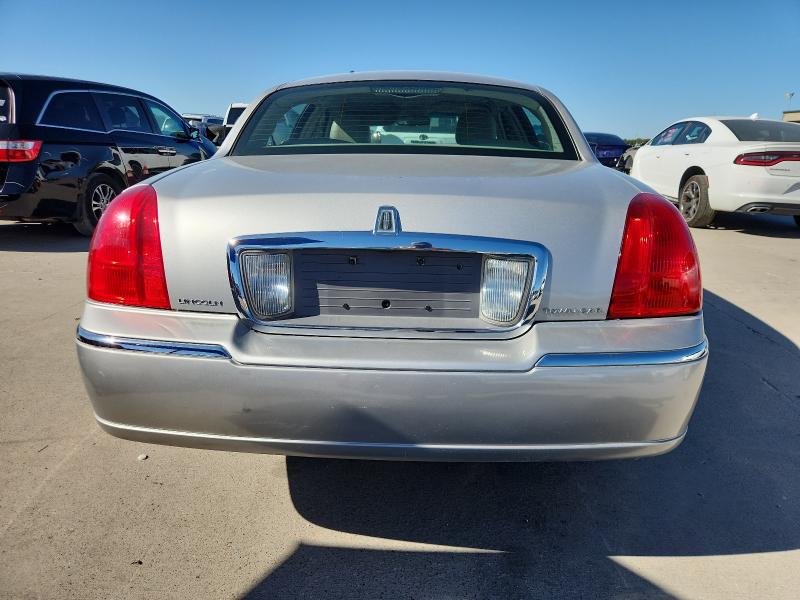 1LNHM81W57Y631150 - 2007 LINCOLN TOWN CAR SIGNATURE Сріблястий фото 6