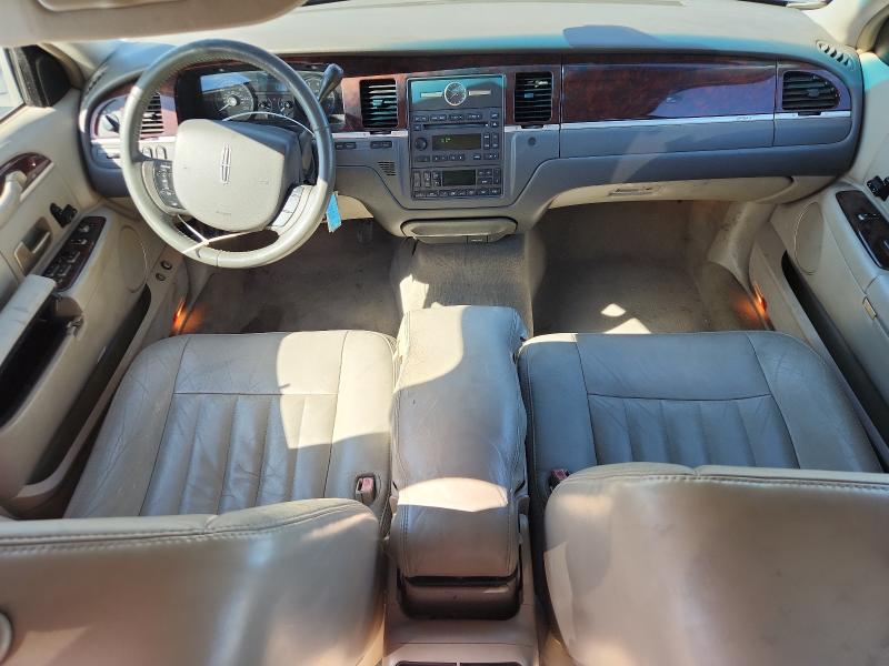 1LNHM81W57Y631150 - 2007 LINCOLN TOWN CAR SIGNATURE Сріблястий фото 8