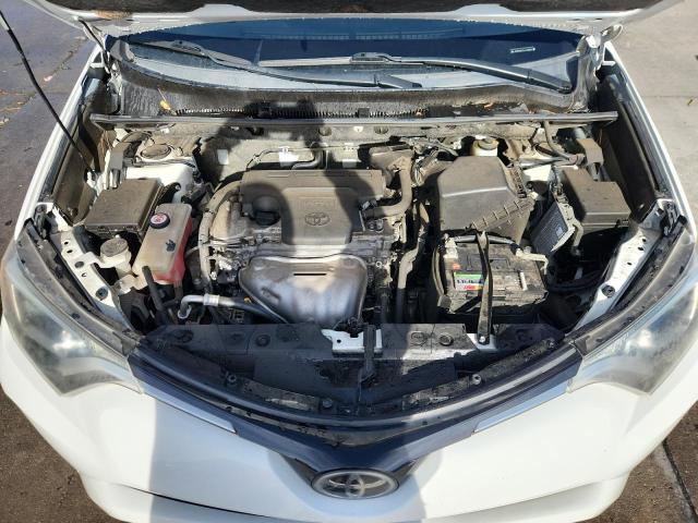 JTMRFREV7HJ108815 - 2017 TOYOTA RAV4 XLE WHITE photo 12